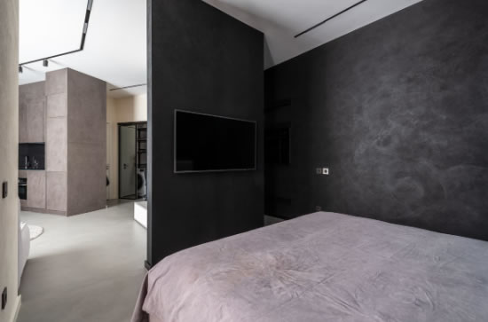 televisioón en mueble de pladur separador en habitacion de matrimonio